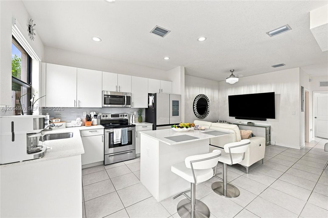 For Rent: $3,000 (3 beds, 3 baths, 1328 Square Feet)