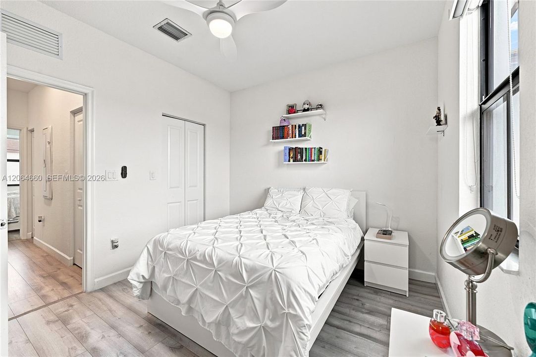 For Rent: $3,000 (3 beds, 3 baths, 1328 Square Feet)