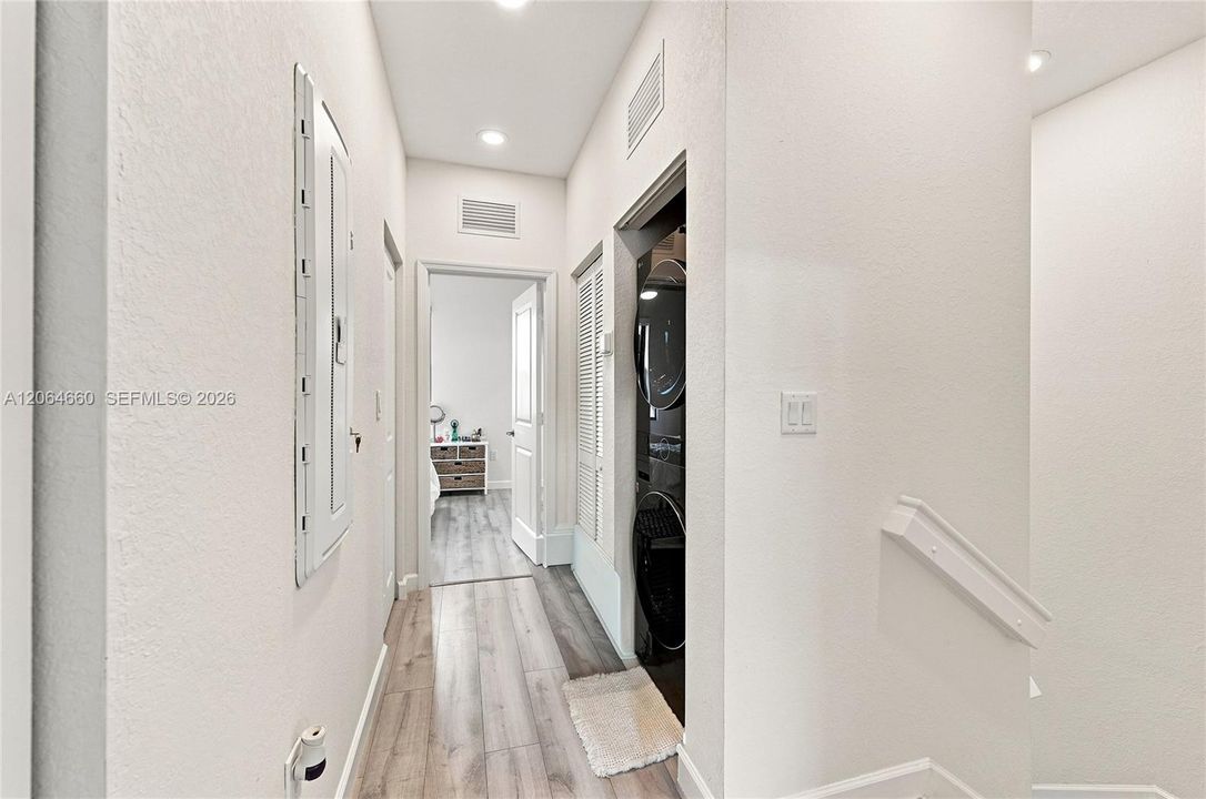 For Rent: $3,000 (3 beds, 3 baths, 1328 Square Feet)