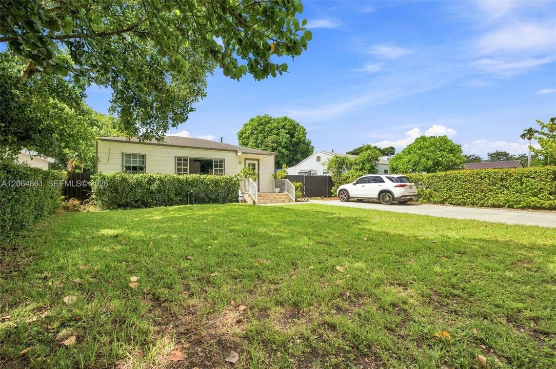 For Sale: $749,900 (3 beds, 1 baths, 1417 Square Feet)