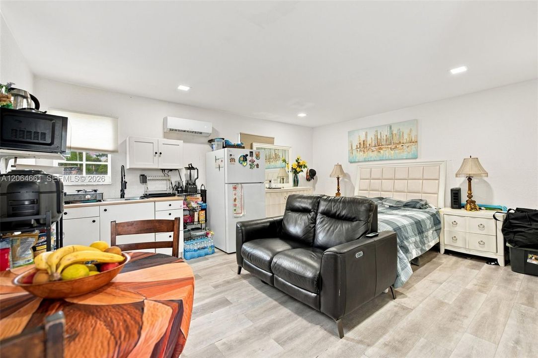 For Sale: $749,900 (3 beds, 1 baths, 1417 Square Feet)