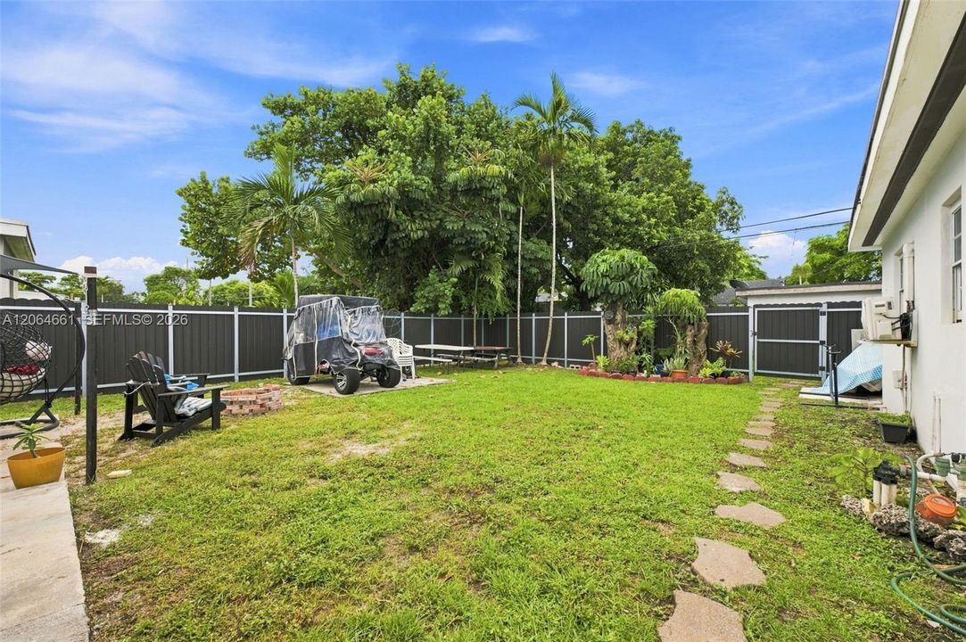 For Sale: $749,900 (3 beds, 1 baths, 1417 Square Feet)