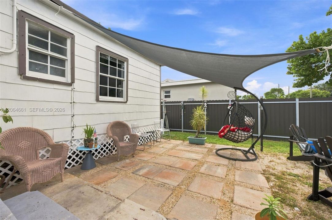 For Sale: $749,900 (3 beds, 1 baths, 1417 Square Feet)