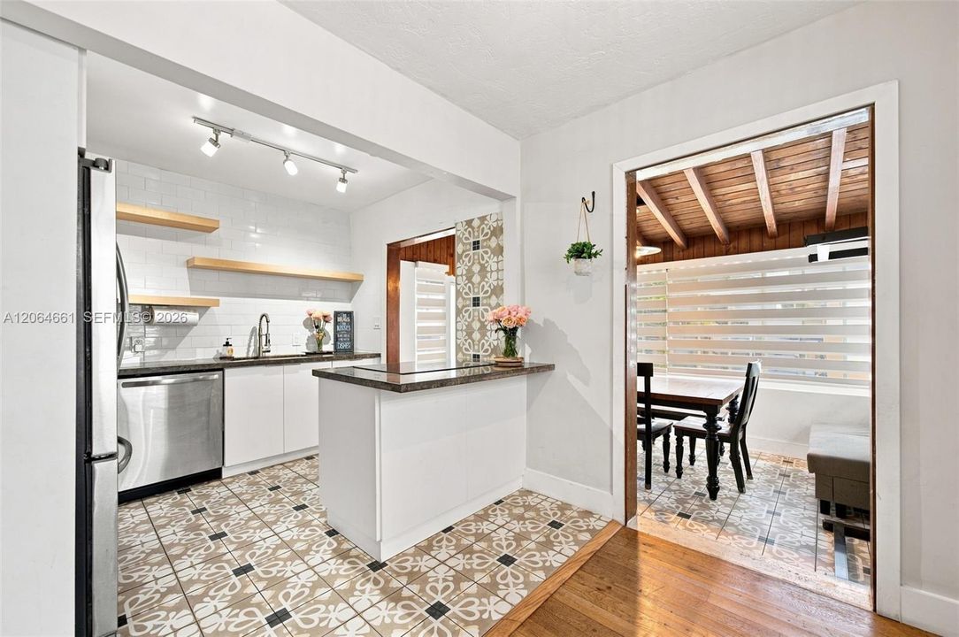 For Sale: $749,900 (3 beds, 1 baths, 1417 Square Feet)