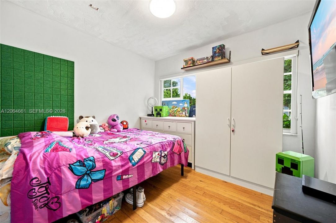 For Sale: $749,900 (3 beds, 1 baths, 1417 Square Feet)