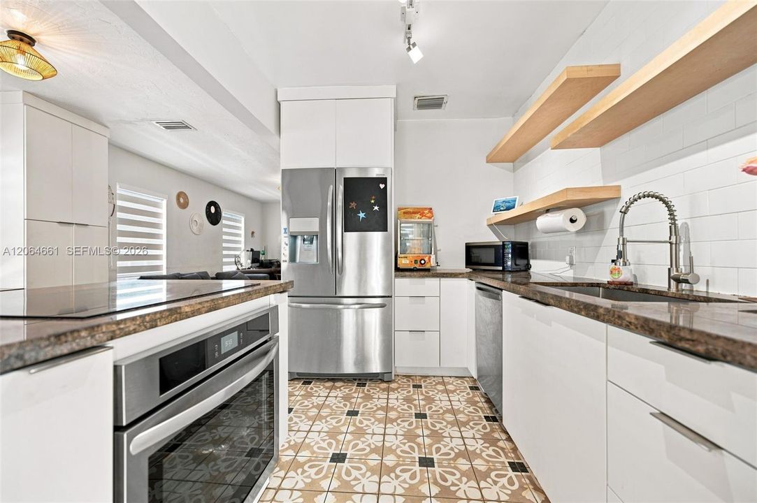 For Sale: $749,900 (3 beds, 1 baths, 1417 Square Feet)