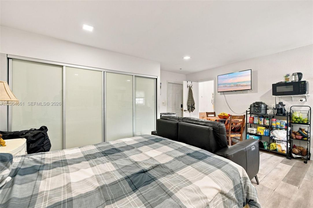 For Sale: $749,900 (3 beds, 1 baths, 1417 Square Feet)