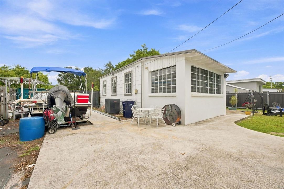 For Sale: $749,900 (3 beds, 1 baths, 1417 Square Feet)