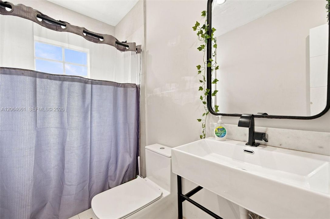 For Sale: $749,900 (3 beds, 1 baths, 1417 Square Feet)