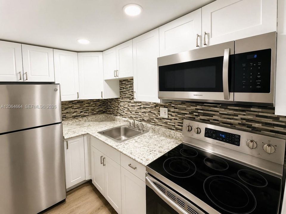 Active With Contract: $1,700 (0 beds, 1 baths, 595 Square Feet)