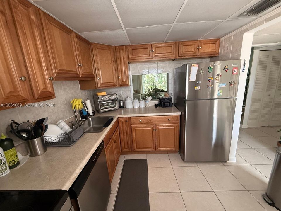 For Sale: $125,000 (2 beds, 2 baths, 930 Square Feet)
