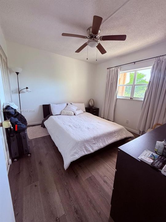 For Sale: $125,000 (2 beds, 2 baths, 930 Square Feet)