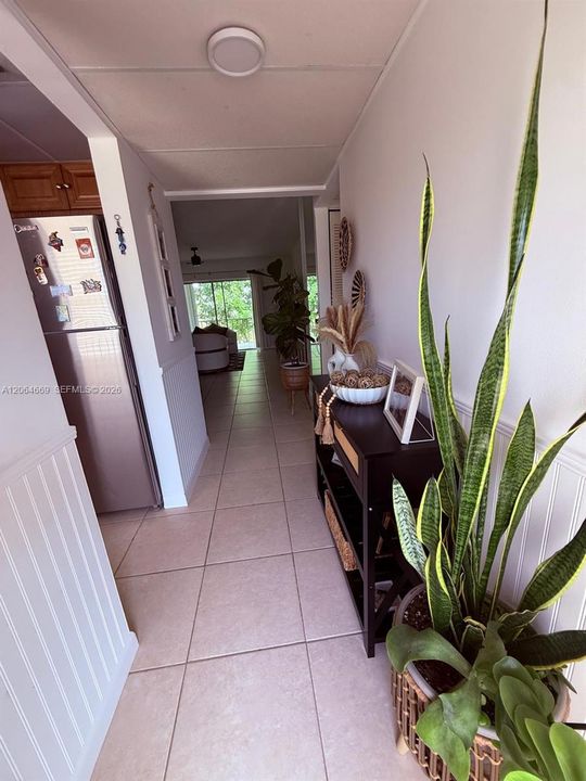 For Sale: $125,000 (2 beds, 2 baths, 930 Square Feet)
