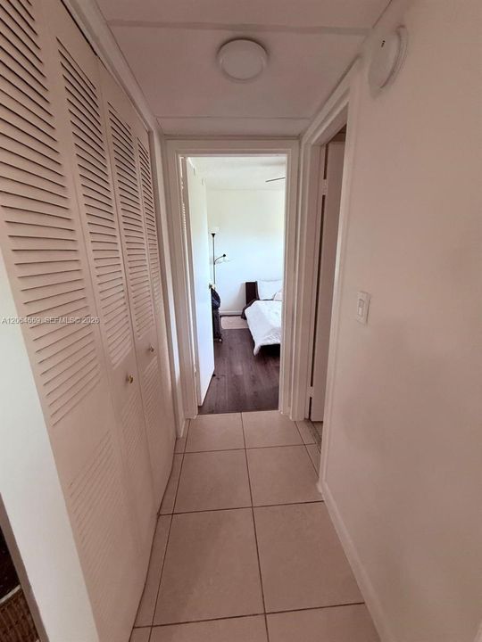 For Sale: $125,000 (2 beds, 2 baths, 930 Square Feet)