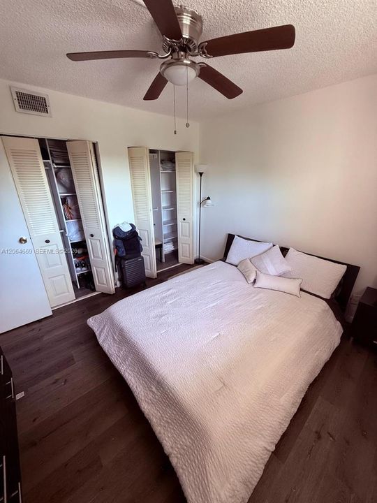 For Sale: $125,000 (2 beds, 2 baths, 930 Square Feet)