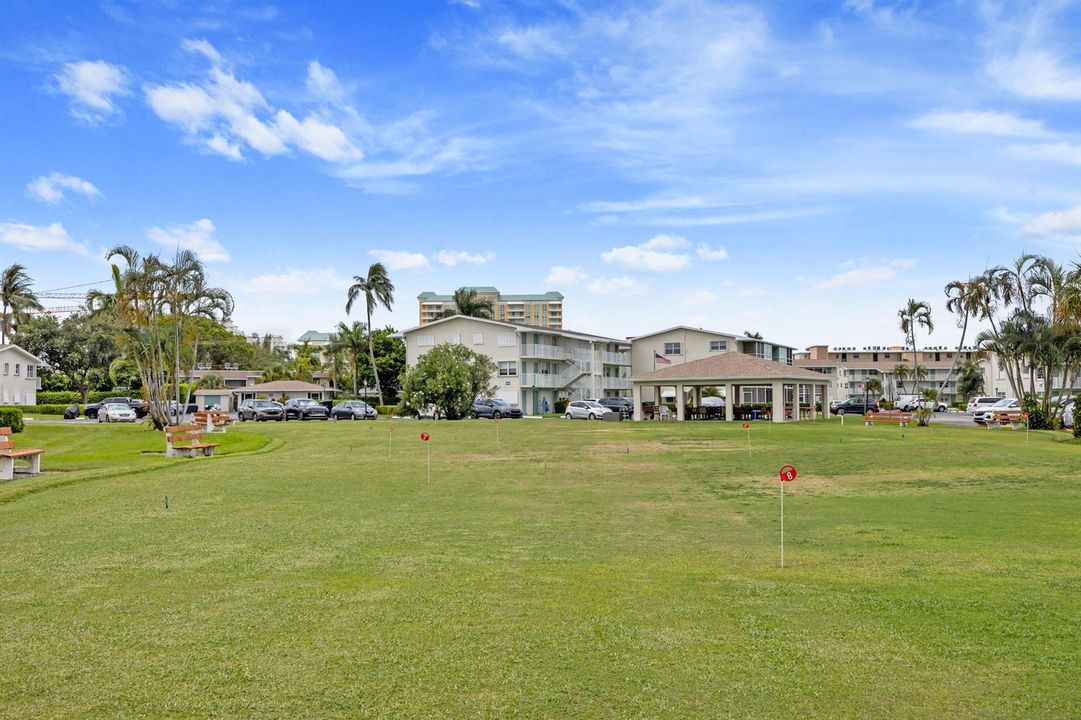 Putting Green & Gazebo