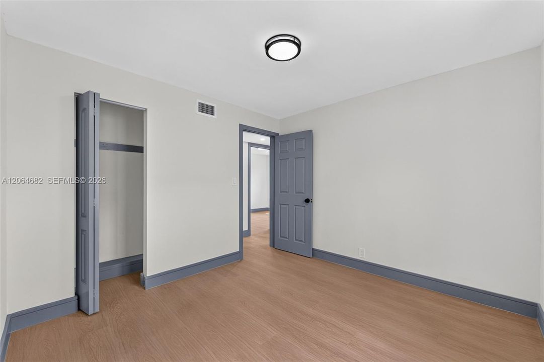 For Sale: $485,000 (3 beds, 2 baths, 888 Square Feet)