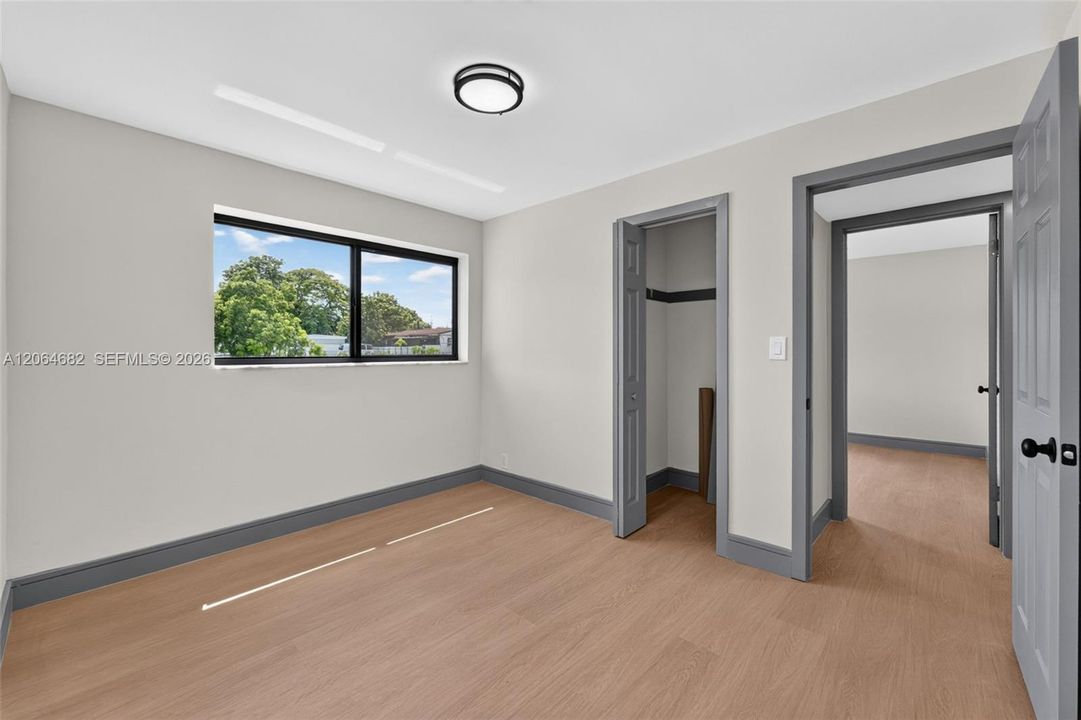 For Sale: $485,000 (3 beds, 2 baths, 888 Square Feet)