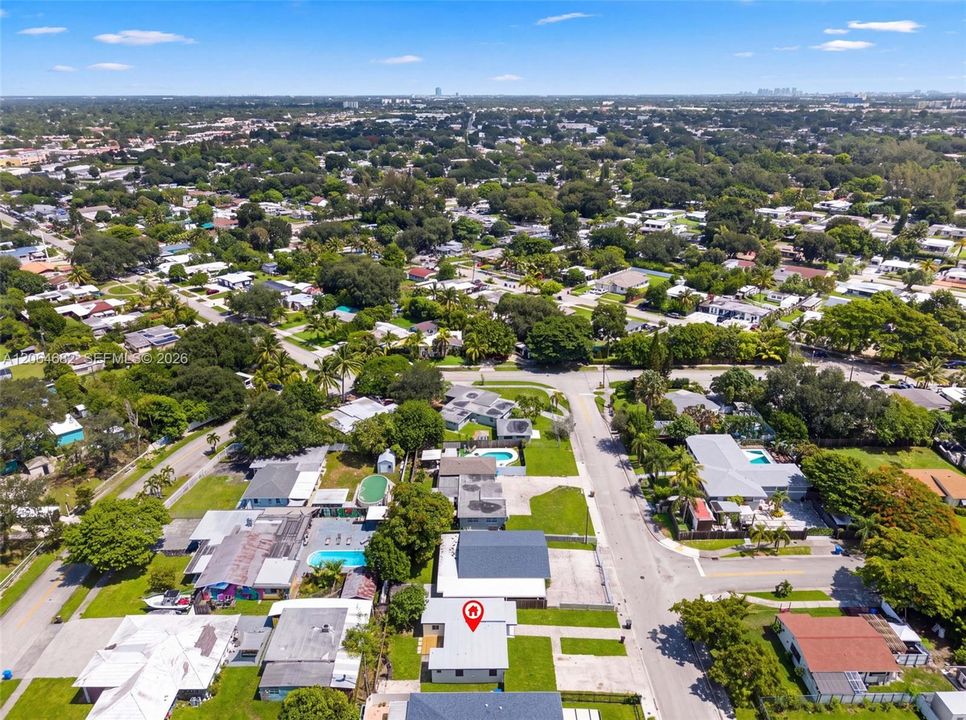 For Sale: $485,000 (3 beds, 2 baths, 888 Square Feet)