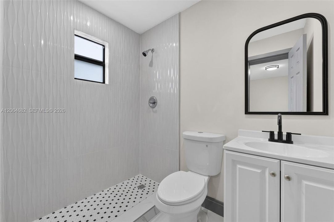For Sale: $485,000 (3 beds, 2 baths, 888 Square Feet)