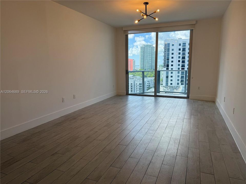 For Rent: $3,595 (2 beds, 2 baths, 933 Square Feet)