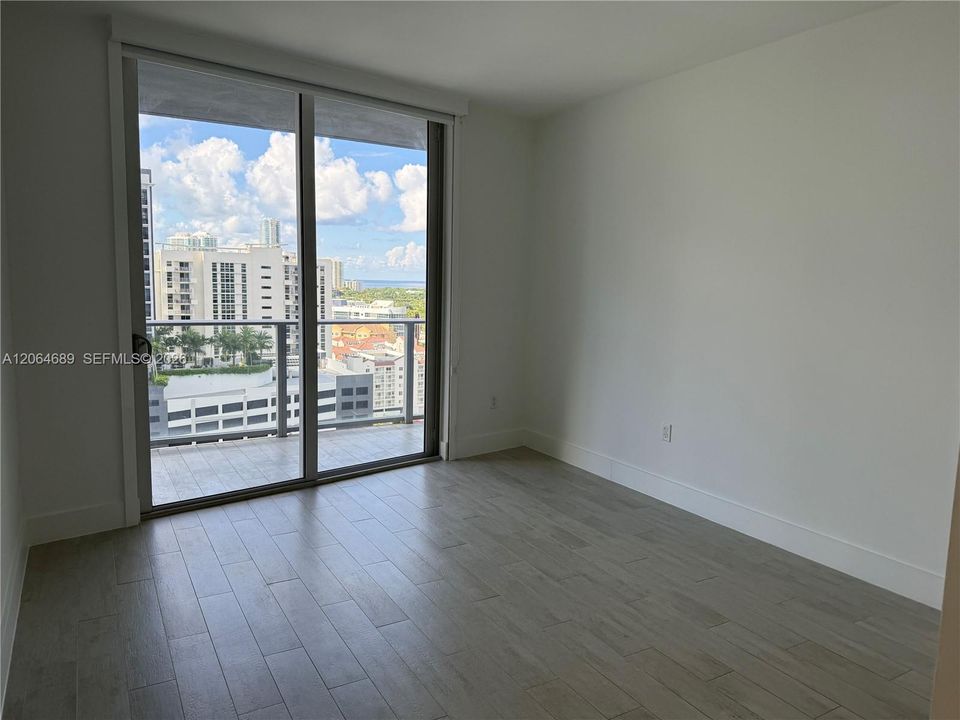 For Rent: $3,595 (2 beds, 2 baths, 933 Square Feet)