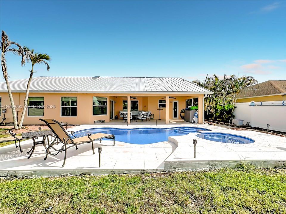 For Sale: $520,000 (3 beds, 2 baths, 1968 Square Feet)