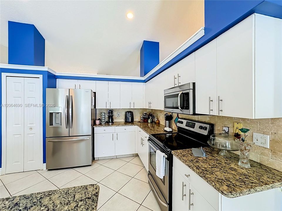 For Sale: $520,000 (3 beds, 2 baths, 1968 Square Feet)