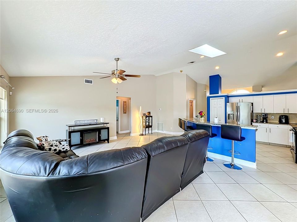 For Sale: $520,000 (3 beds, 2 baths, 1968 Square Feet)