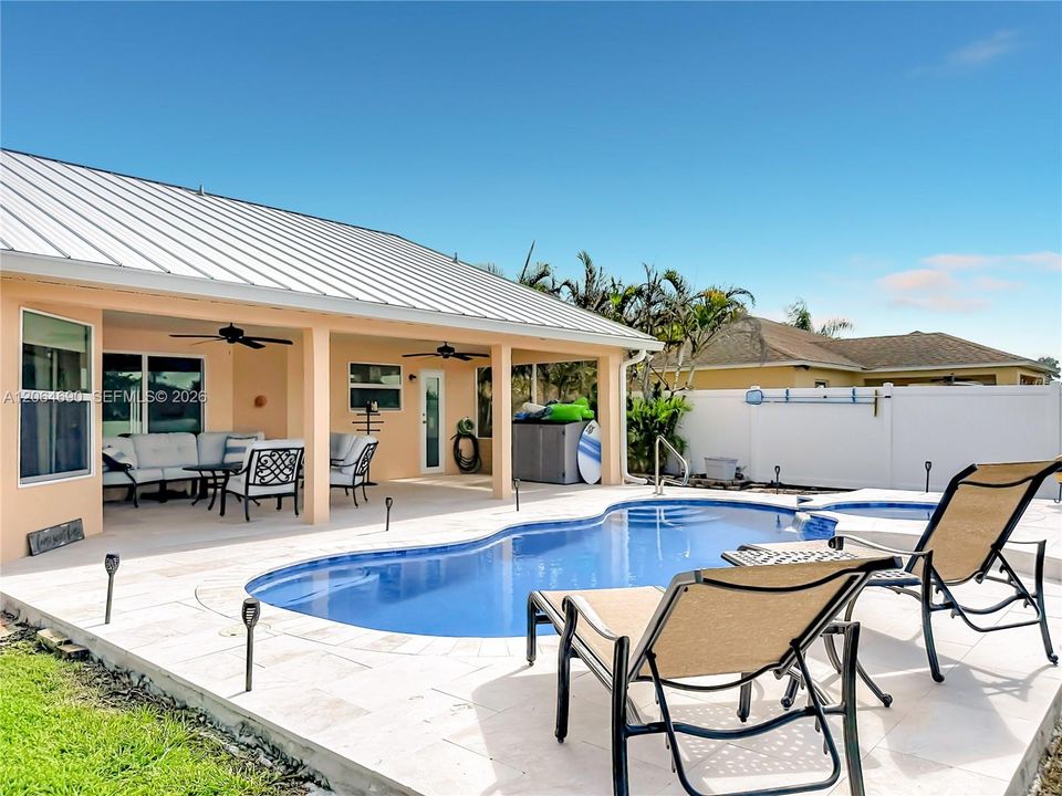 For Sale: $520,000 (3 beds, 2 baths, 1968 Square Feet)