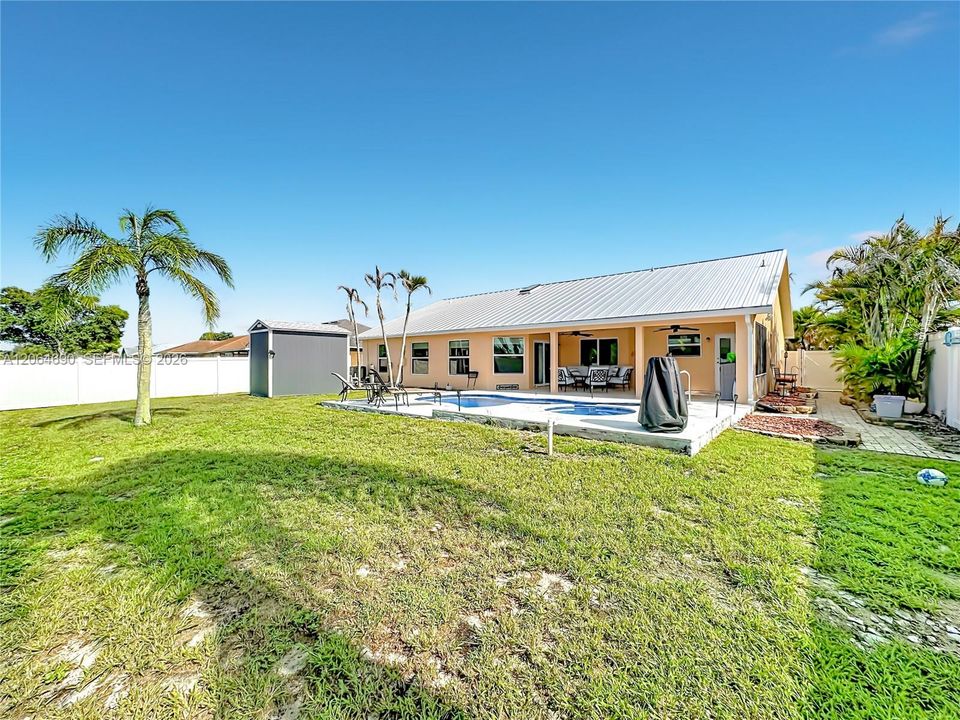 For Sale: $520,000 (3 beds, 2 baths, 1968 Square Feet)