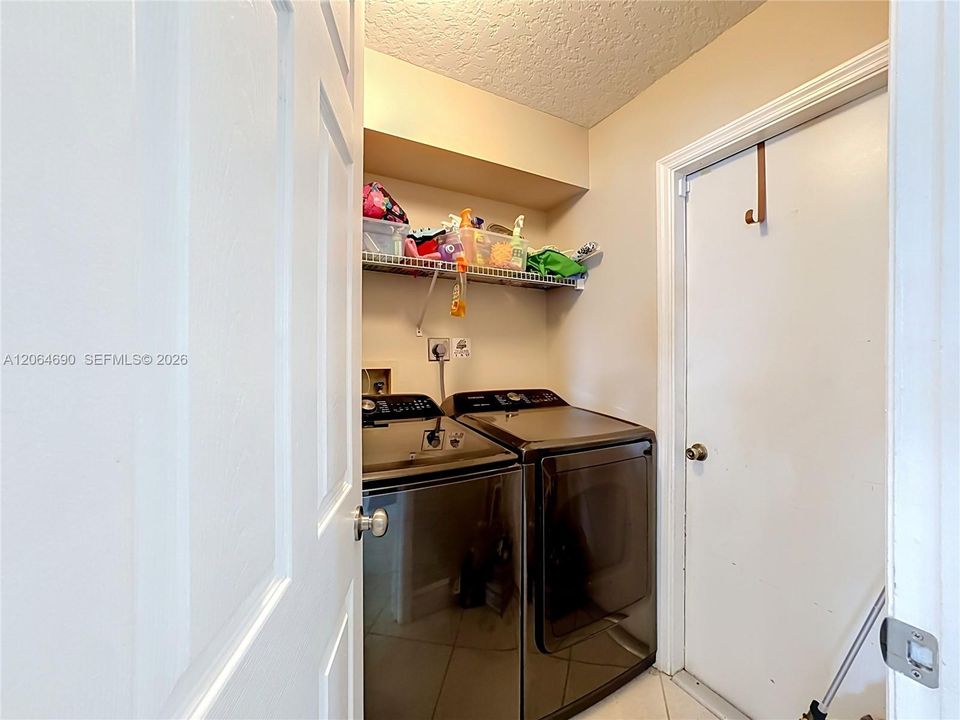 For Sale: $520,000 (3 beds, 2 baths, 1968 Square Feet)