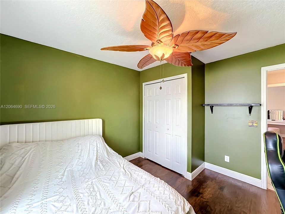 For Sale: $520,000 (3 beds, 2 baths, 1968 Square Feet)
