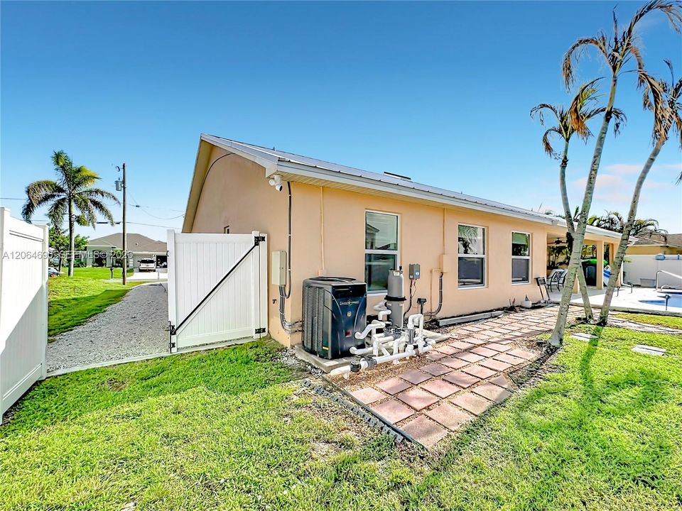 For Sale: $520,000 (3 beds, 2 baths, 1968 Square Feet)