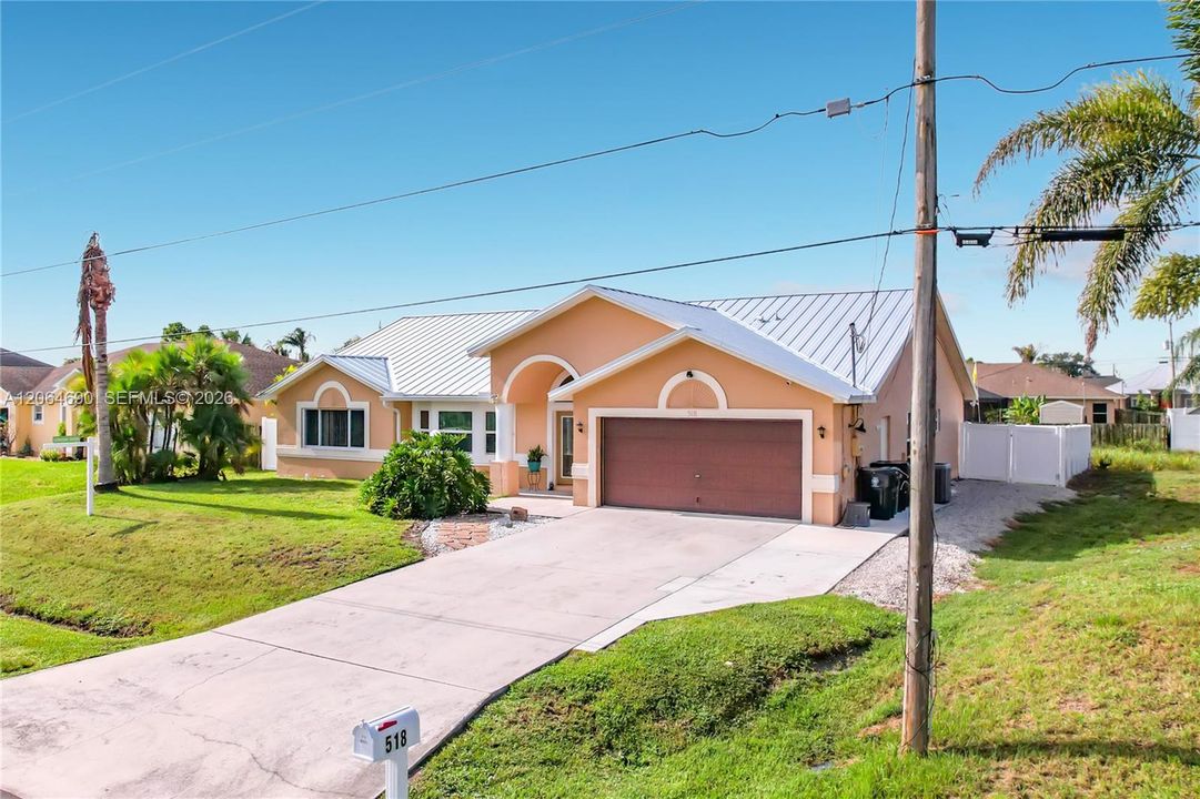 For Sale: $520,000 (3 beds, 2 baths, 1968 Square Feet)
