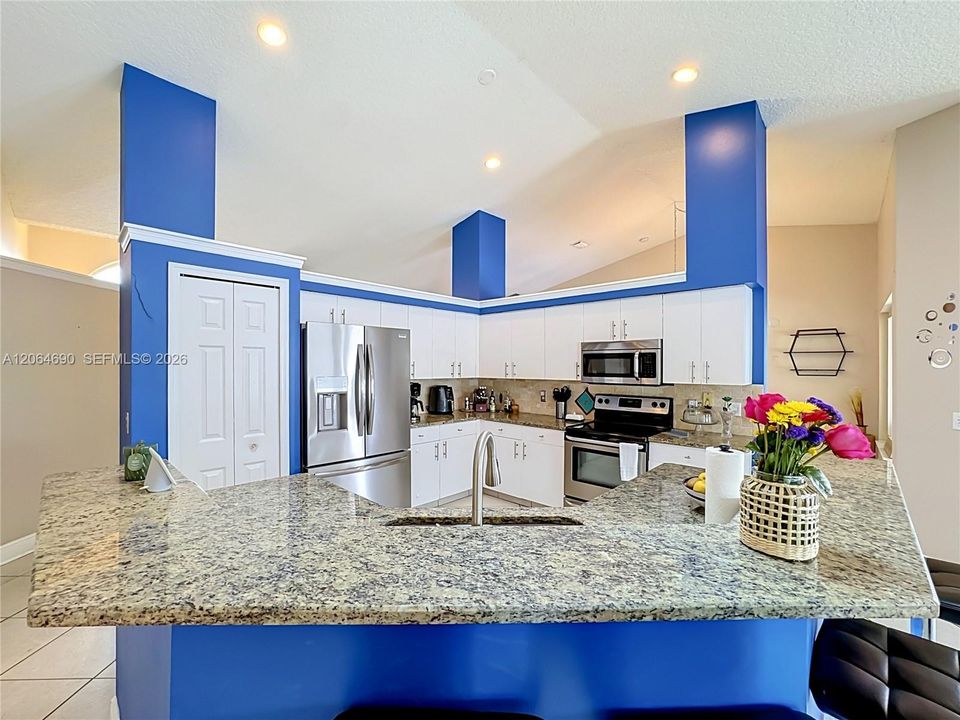 For Sale: $520,000 (3 beds, 2 baths, 1968 Square Feet)