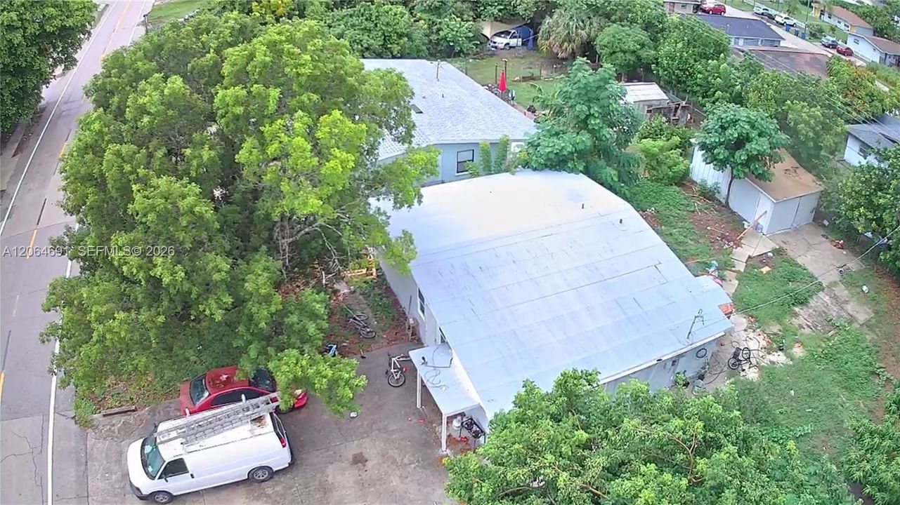 For Sale: $200,000 (3 beds, 1 baths, 1051 Square Feet)