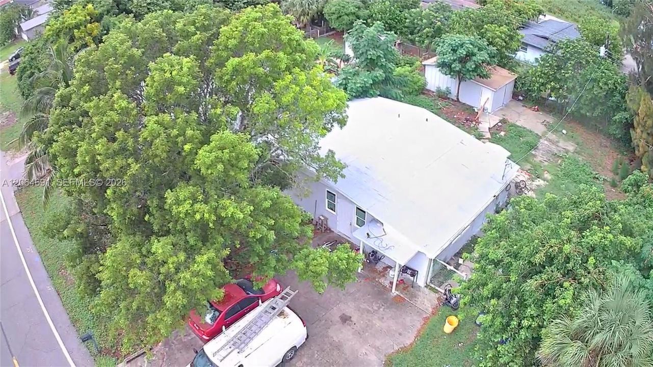 For Sale: $200,000 (3 beds, 1 baths, 1051 Square Feet)