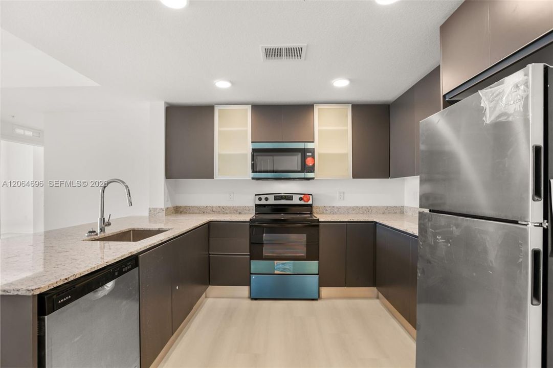 На продажу: $333,900 (3 спален, 2 ванн, 0 Квадратных фут)