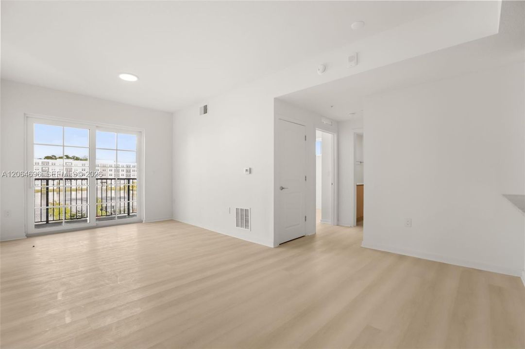 На продажу: $333,900 (3 спален, 2 ванн, 0 Квадратных фут)