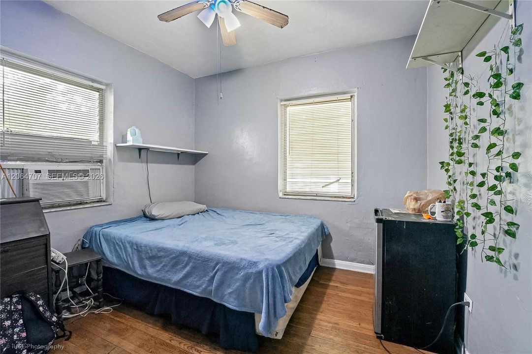 Active With Contract: $850,000 (5 beds, 4 baths, 2933 Square Feet)