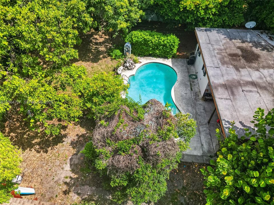 Active With Contract: $850,000 (5 beds, 4 baths, 2933 Square Feet)