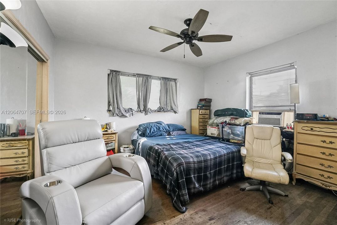 Active With Contract: $850,000 (5 beds, 4 baths, 2933 Square Feet)