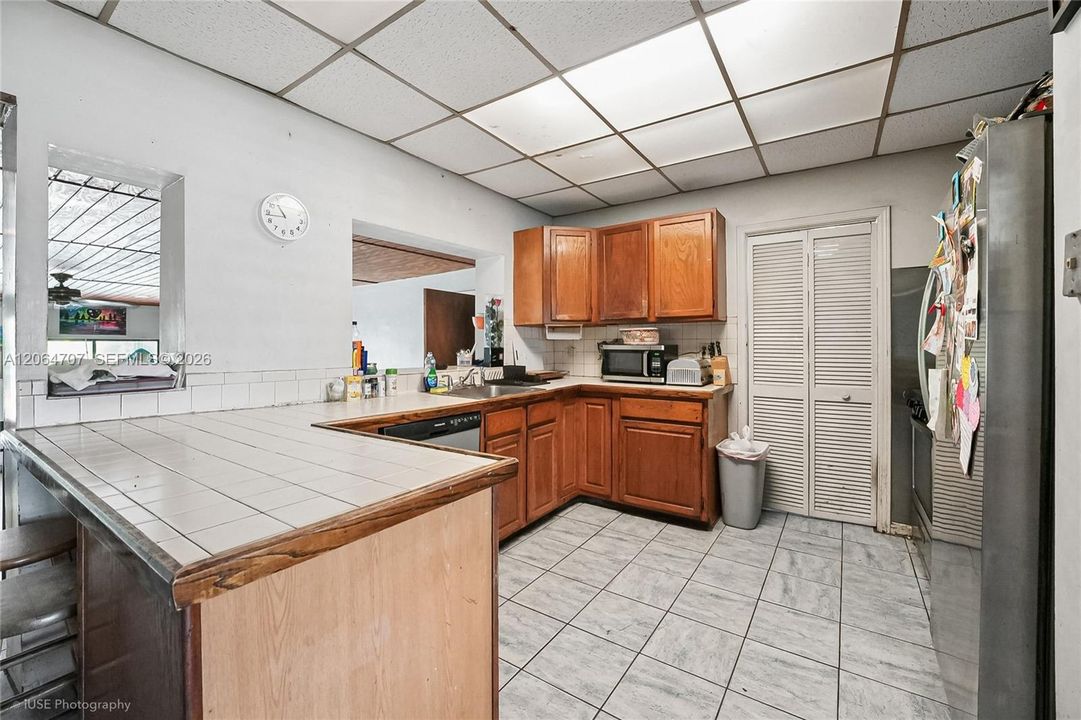 Active With Contract: $850,000 (5 beds, 4 baths, 2933 Square Feet)