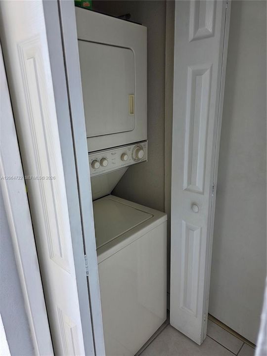Под контрактом: $2,100 (2 спален, 1 ванн, 1025 Квадратных фут)