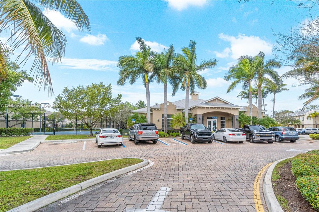 For Sale: $195,000 (3 beds, 2 baths, 1049 Square Feet)