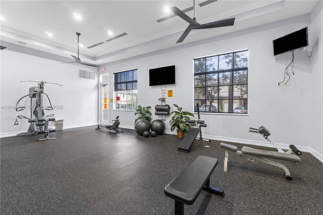 For Sale: $195,000 (3 beds, 2 baths, 1049 Square Feet)