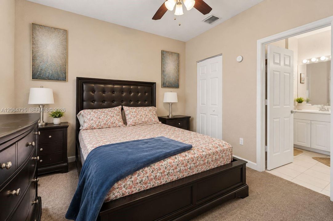 For Sale: $195,000 (3 beds, 2 baths, 1049 Square Feet)