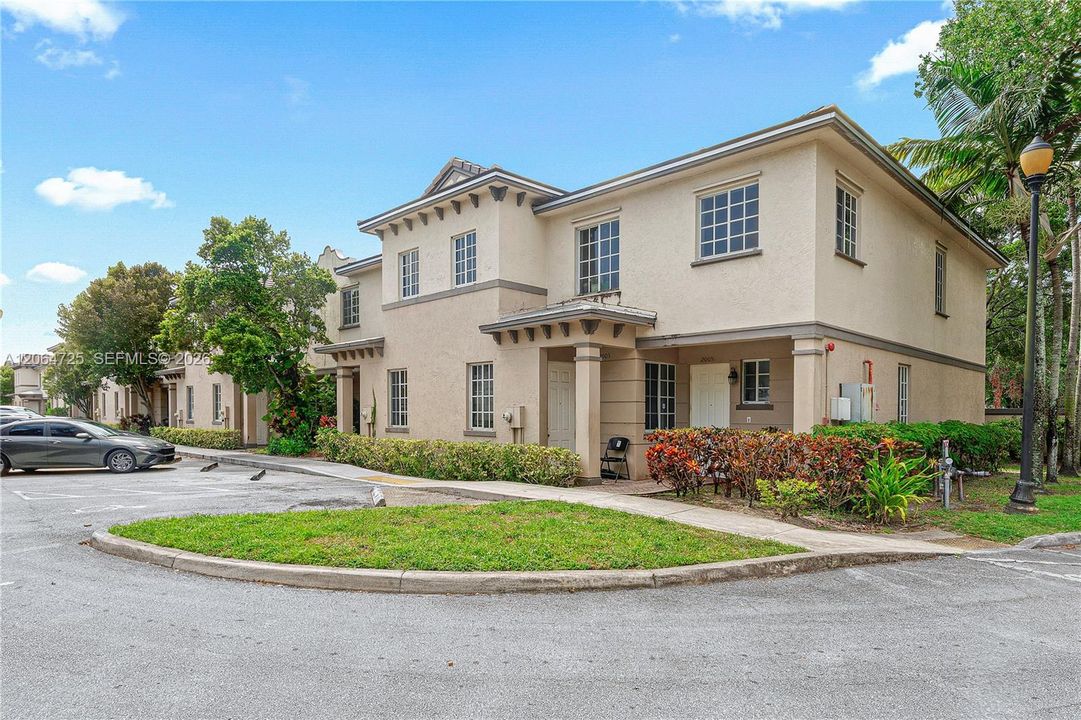 For Sale: $195,000 (3 beds, 2 baths, 1049 Square Feet)