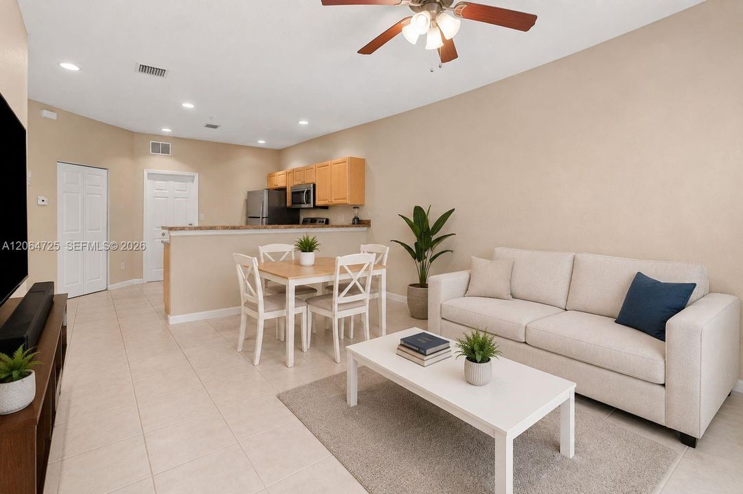 For Sale: $195,000 (3 beds, 2 baths, 1049 Square Feet)